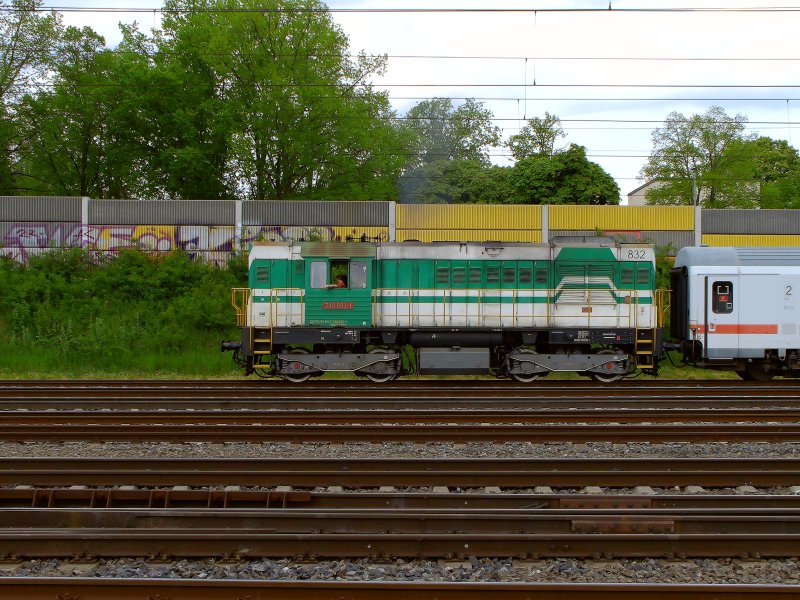 740 832-1