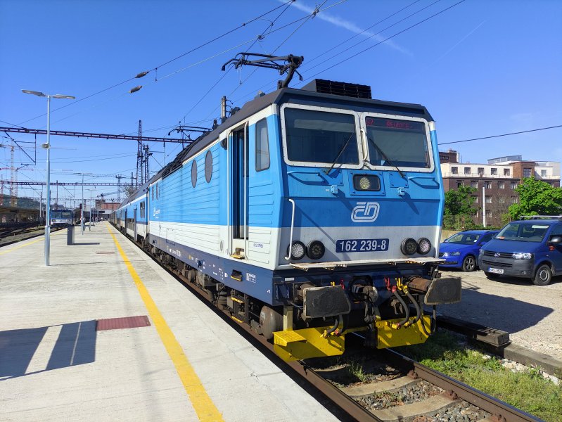 162 239-8