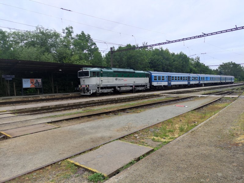 754 076-8
