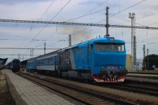 749 262