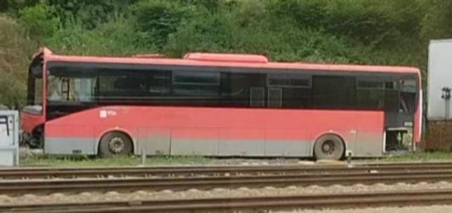 9734