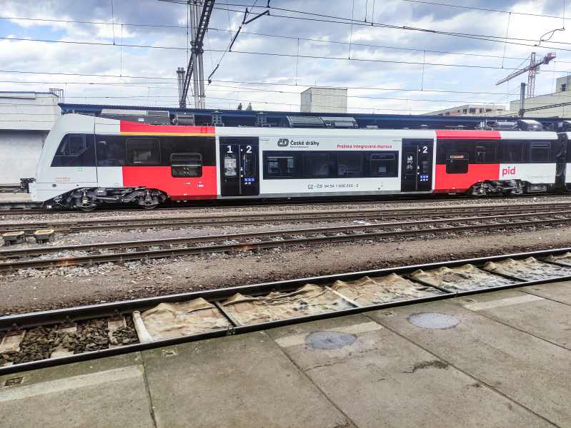 640 243-2