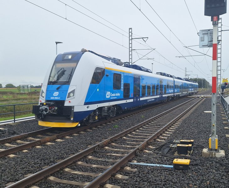 640 256-4