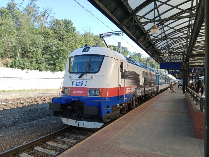 380 011-7