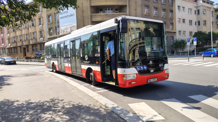 4072