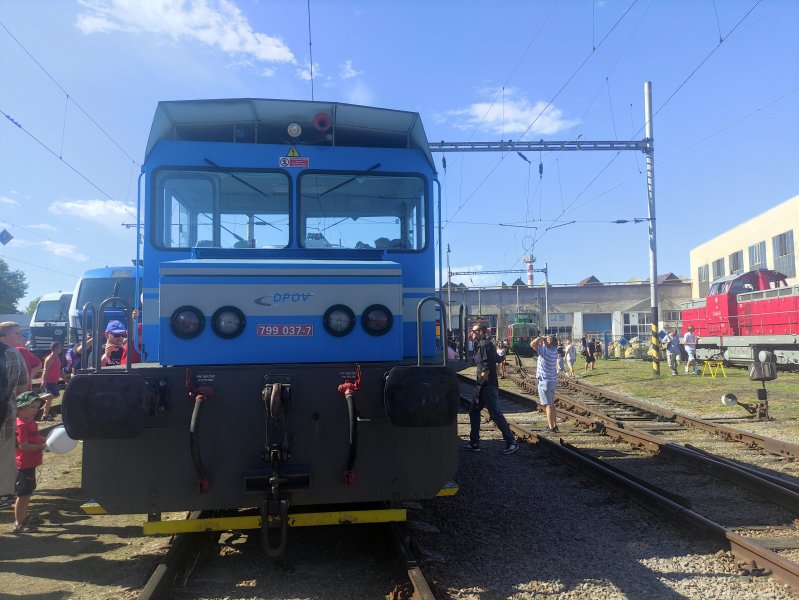 799 037-7