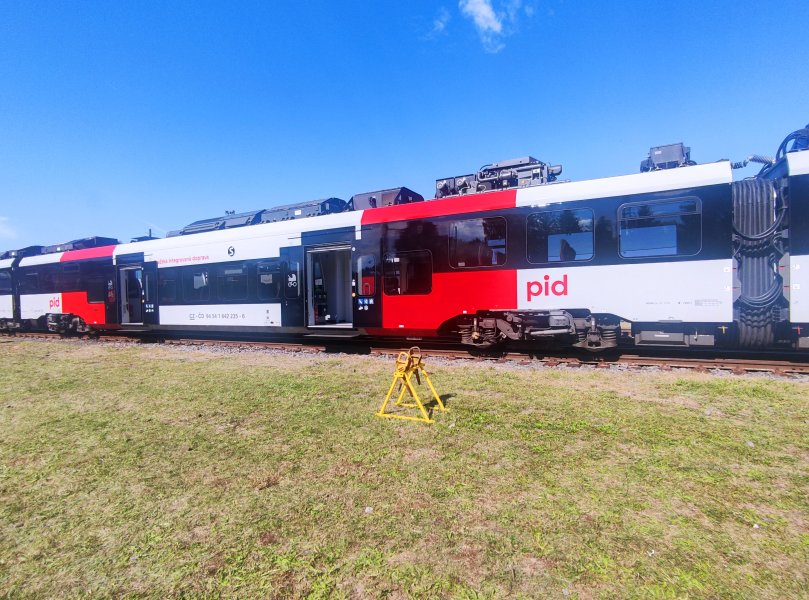 642 235-8