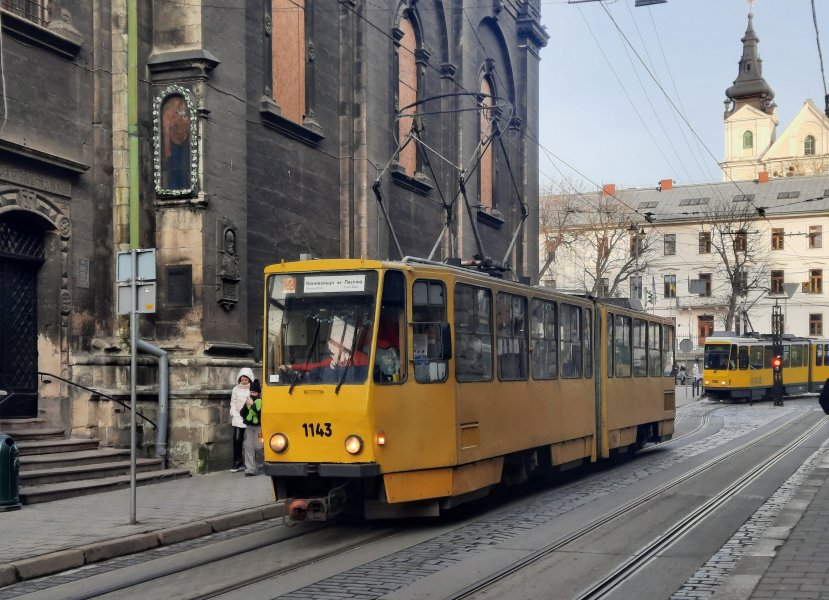 1143