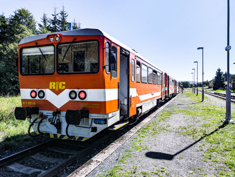 811 021-5