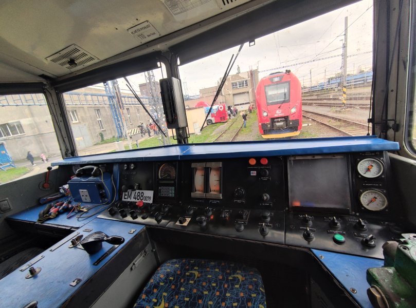 460 079-7