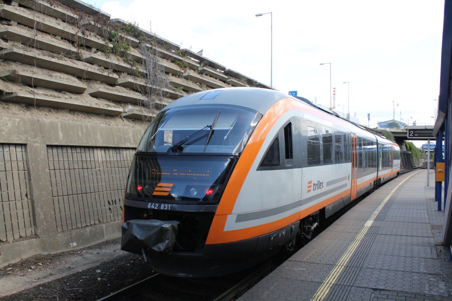 642 831-1