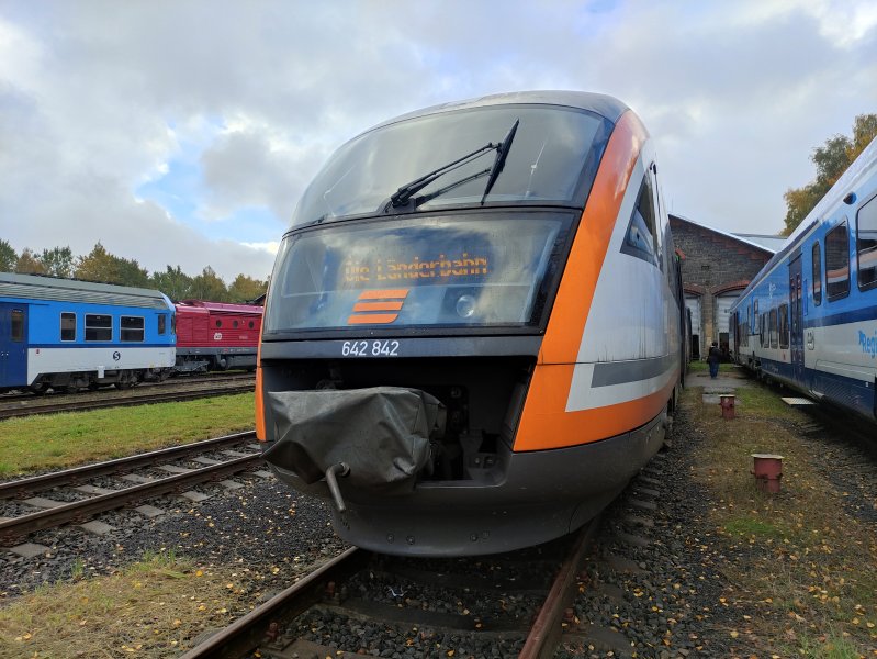 642 842-8