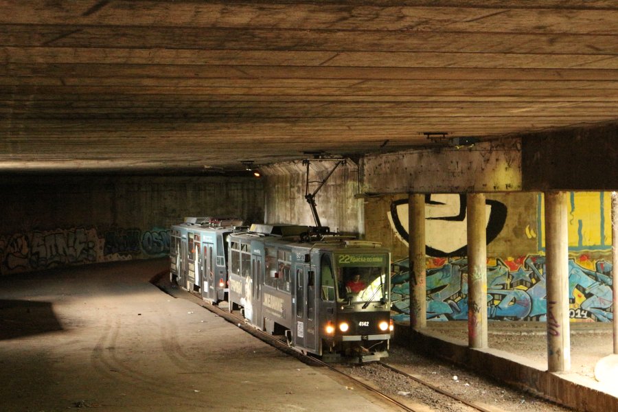 4142 + 4140