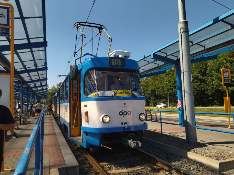 990