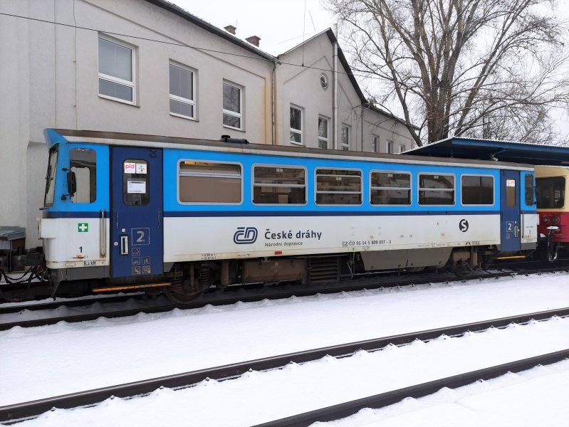809 057-3