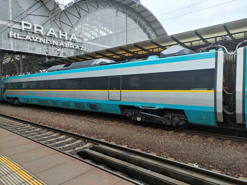 683 005-3