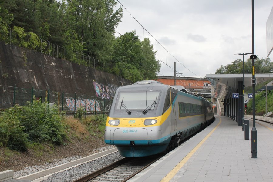682 002-1