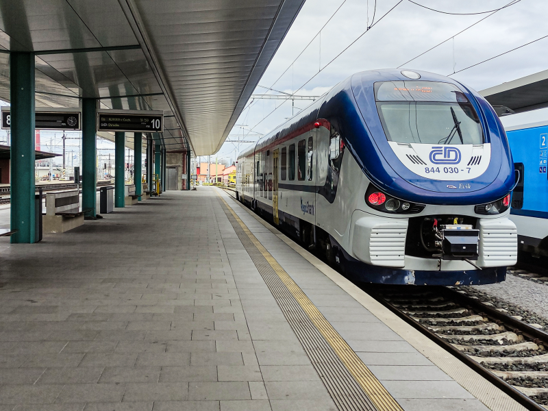 844 030-7