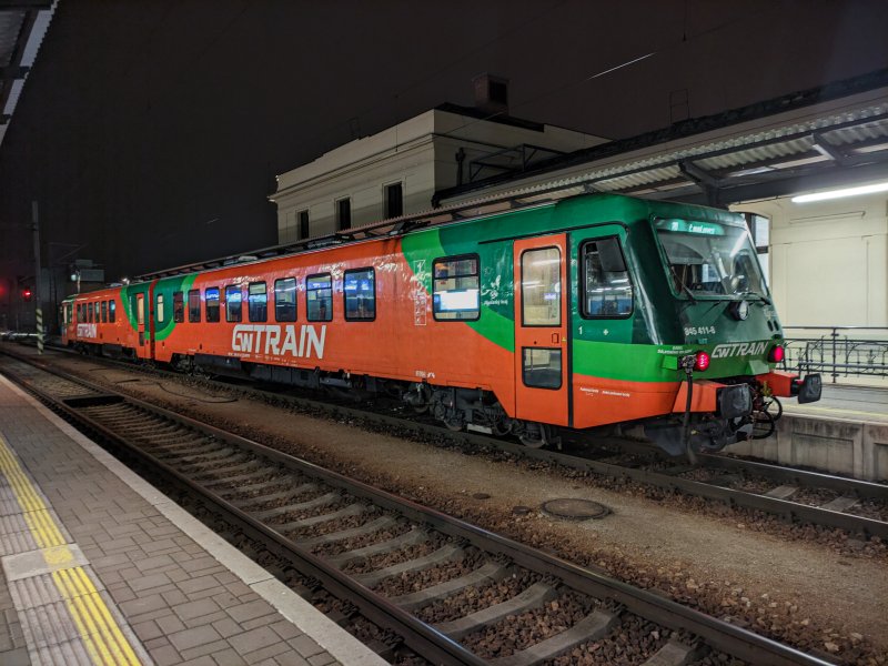 845 411-8