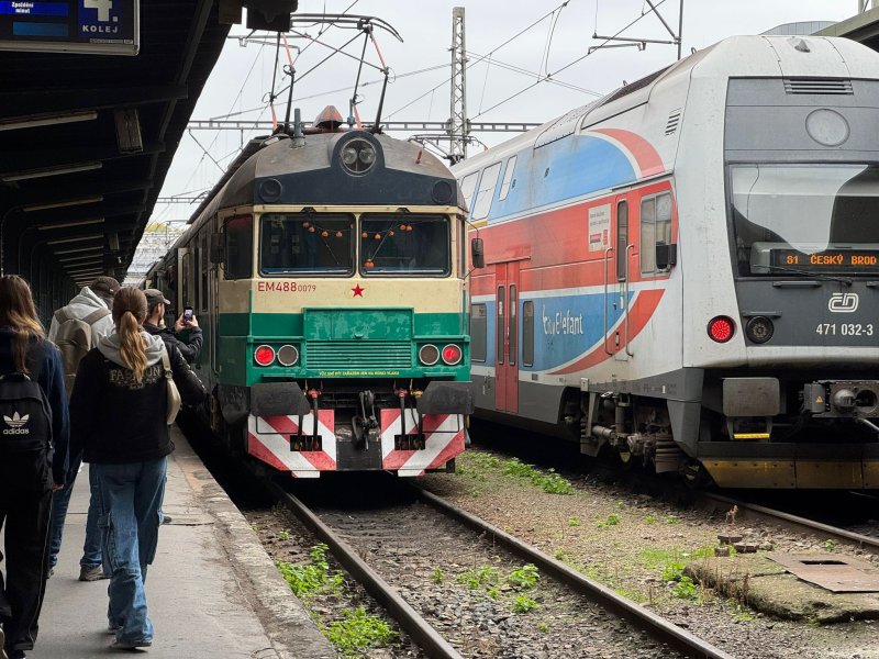 460 079-7