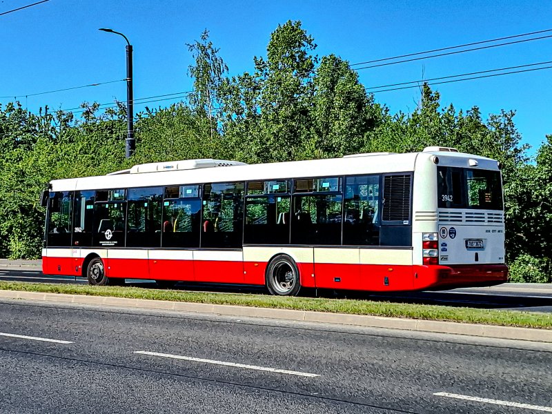 3942