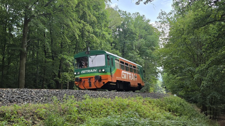 810 623