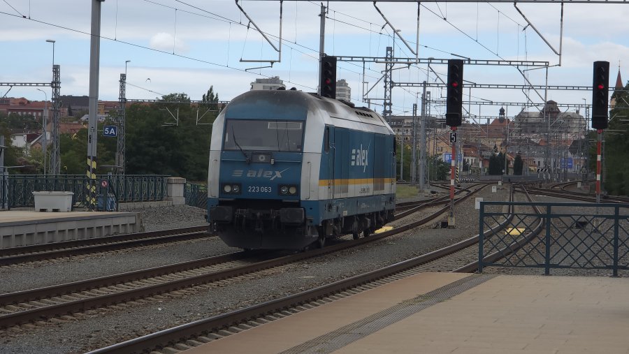 223 063