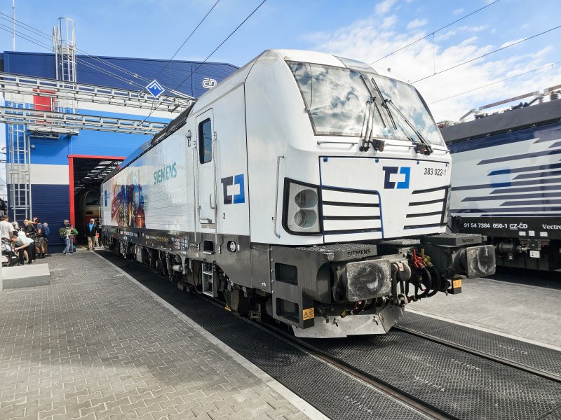 383 022-1