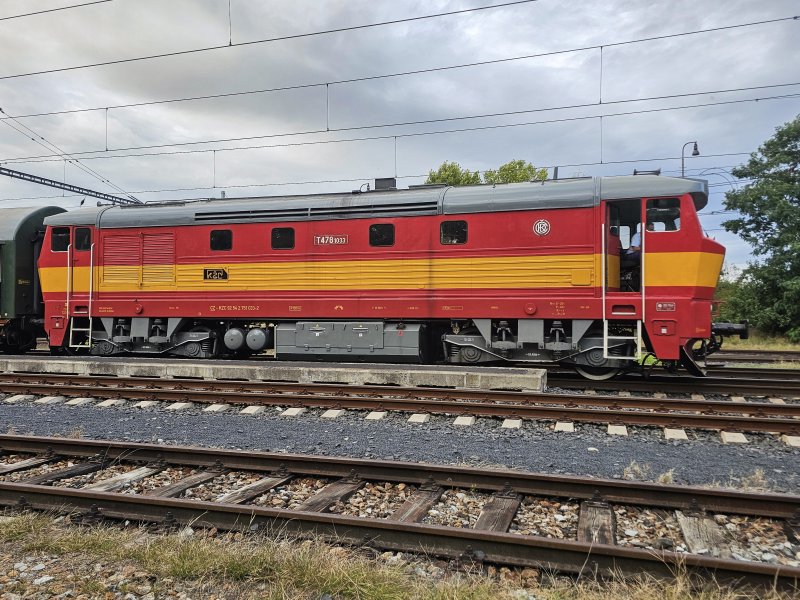 751 033-2