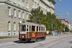 Odstavná kolej s historickou tramvají