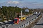 T2 685 při přepravě z Ostravy do Brna zachycená na dálnici D1 u Rousínova