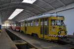 T2 685 odstavena po složení z trajleru v hale vozovny Medlánky ve společnosti ryze brněnských tramvají