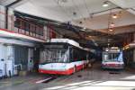 trolejbus 3301 na hale LÚ ve vozovně Komín čerstvě po dodání