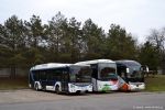 Zkušební Urbanway 12M Hybrid po boku zájezdových autobusů DPMB ve vozovně Slatina