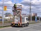 Trolejová věžka při pracech na manipulační trolejbusové trati na ulici Jedovnická.